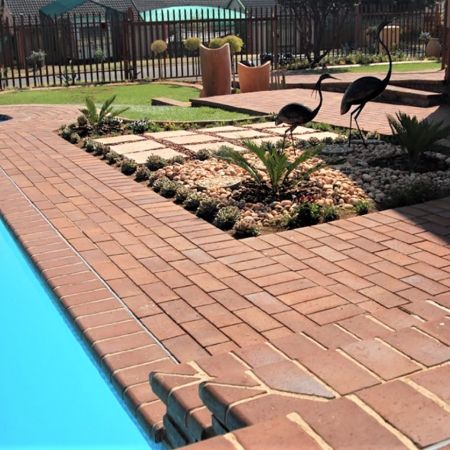 clay-brick-pavers-installers-pool-surrounds-in-johannesburg-and-cape-town